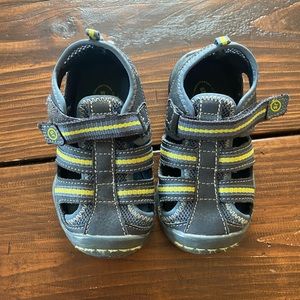 Stride rite 7W shoes